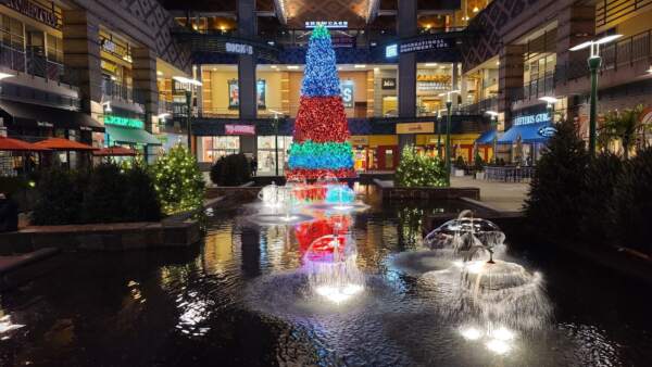 Outdoor Christmas and holiday decor for commercial property 