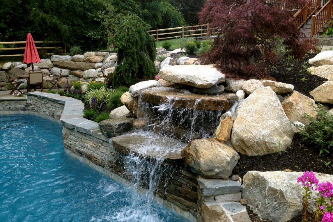 Outdoor pond and stream design by the top pond & streams contractor.