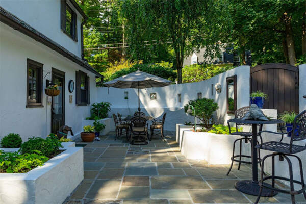 Multi-purpose courtyard with vibrant plants