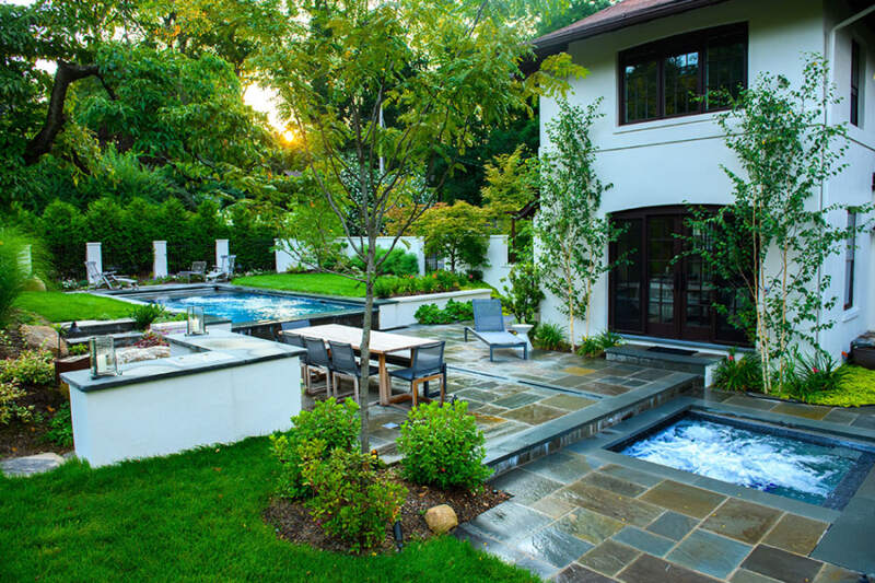 Luxurious modern house with an elegant outdoor pool, expertly designed by the top outdoor living space contractor in Scarsdale NY